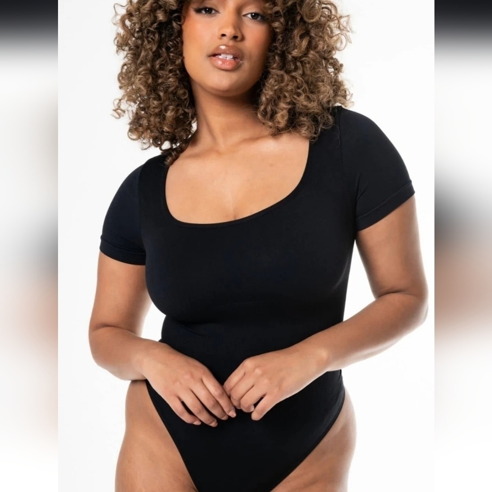HeyShape Square Neck Thong Bodysuit in Black, Size XXL. NWT